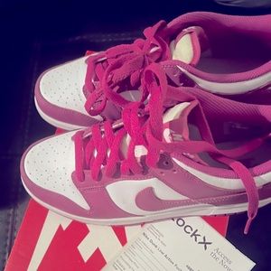 Nike dunks low size 7